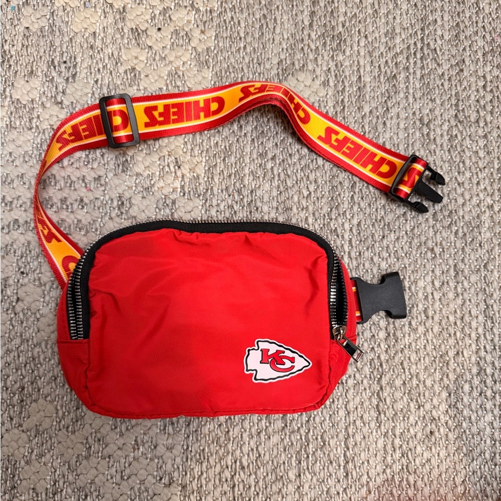 Red Chiefs Logo Clutch Wristlet - Picture 2 of 4